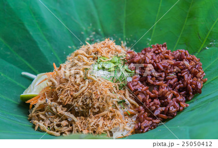Thai Rice Salad with Vegetables on Lotus leaf 25050412