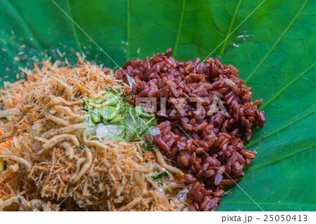 Thai Rice Salad with Vegetables on Lotus leaf 25050413