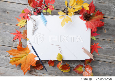 芸術の秋　絵画イメージ 25054256