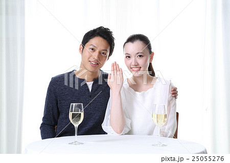 婚約したカップル 婚約したカップル 25055276