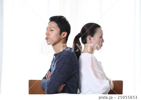 喧嘩するカップル 25055653