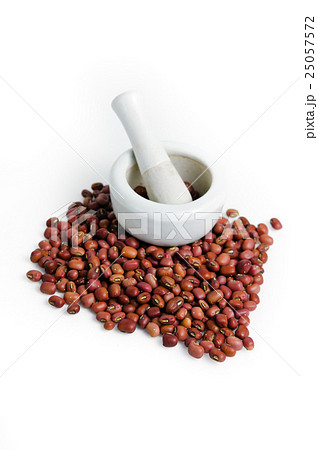 Kidney beans isolated on white Kidney beans isolated on white 25057572