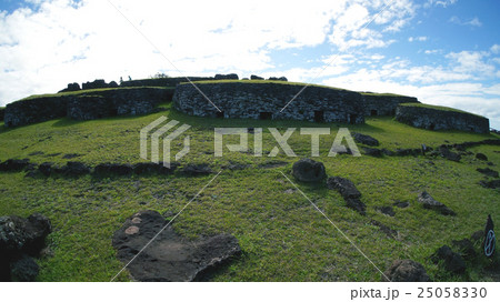 古代の石造りの住居の遺跡 古代の石造りの住居の遺跡 25058330