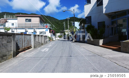 沖縄　渡嘉敷島の街並み 25059505