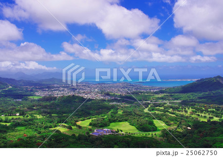 ヌアヌ・パリ展望台からカネオヘ湾を望む01R ヌアヌ・パリ展望台からカネオヘ湾を望む01R 25062750