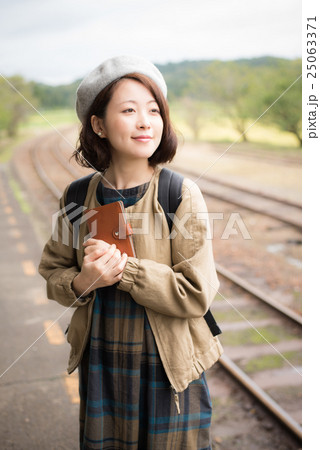 お出かけ 女性 ポートレート お出かけ 女性 ポートレート 25063371