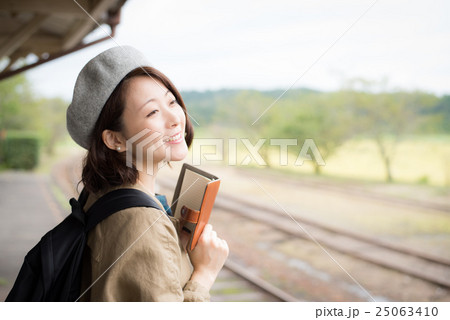 お出かけ 女性 ポートレート お出かけ 女性 ポートレート 25063410