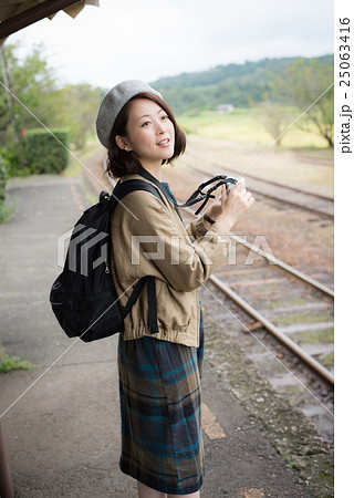 お出かけ 女性 ポートレート お出かけ 女性 ポートレート 25063416