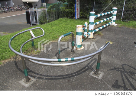 荒川土手の車止め(ボラード) 荒川土手の車止め(ボラード) 25063870