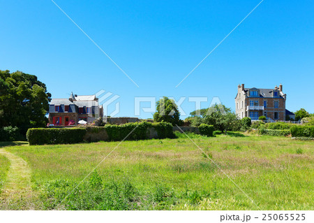 ブレア島の建物と青空 25065525