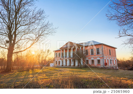 Palace manor Voynich-Senozhetskih Village Khal'ch 25065960