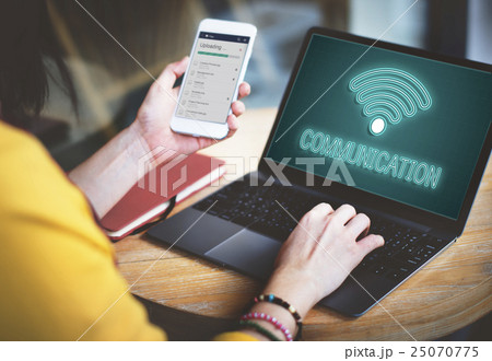 Online Network Wifi COmmunication Icon Concept 25070775