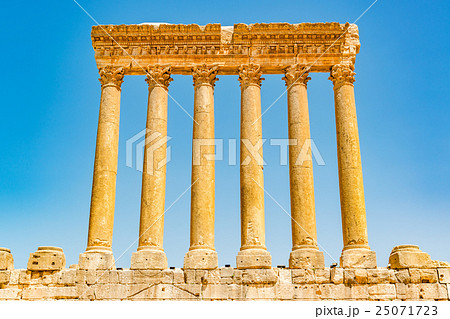 バールベックの6本大列柱(レバノン、ベカー高原) 25071723