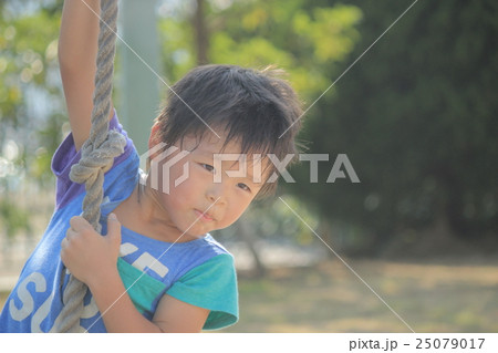 少年の眼差し 25079017