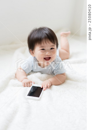 赤ちゃんとスマートフォン 赤ちゃんとスマートフォン 25080410
