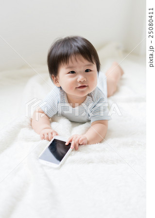 赤ちゃんとスマートフォン 赤ちゃんとスマートフォン 25080411