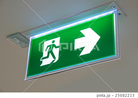 green emergency exit sign  25082213