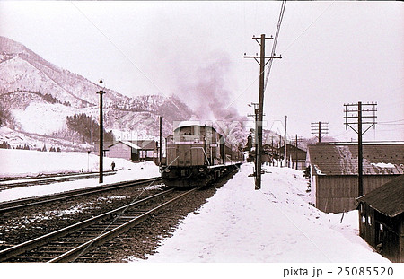 昭和45年　DD51牽引急行きたぐに　奥羽本線碇ヶ関　 25085520