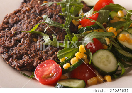 Black bean burger with a salad of fresh vegetables Black bean burger with a salad of fresh vegetables 25085637