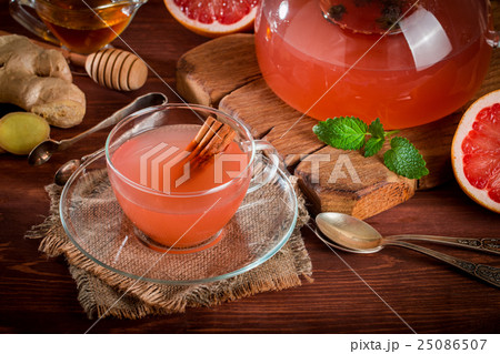 Grapefruit herbal tea with ginger and honey 25086507
