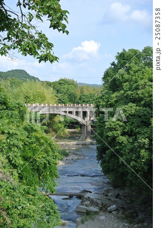御坂サイフォン橋・志染川の眺め 25087358