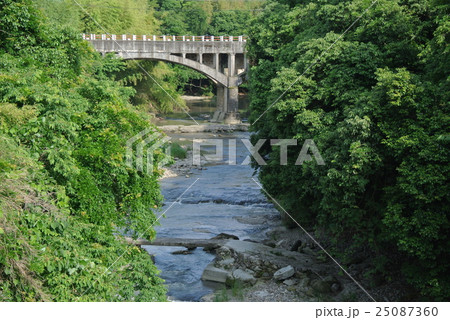 御坂サイフォン橋・志染川の眺め 御坂サイフォン橋・志染川の眺め 25087360