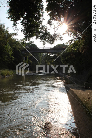 御坂サイフォン橋・志染川の眺め 25087366