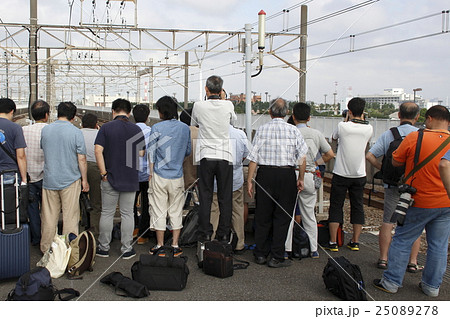 京葉線に集まる撮り鉄集団 京葉線に集まる撮り鉄集団 25089278