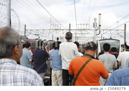 京葉線に集まる撮り鉄集団 25089279
