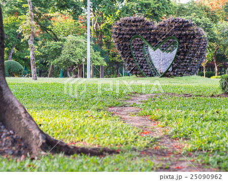 Big heart shape arbour Big heart shape arbour 25090962