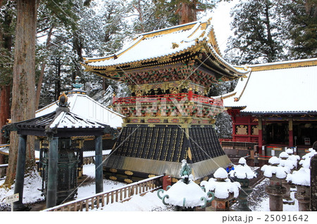 日光東照宮の鼓楼 25091642