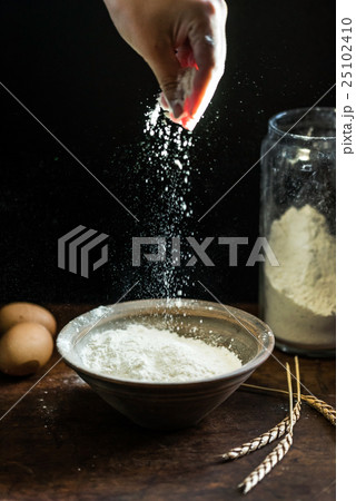 spelt flour 25102410