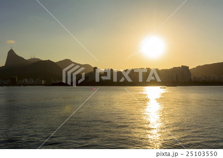 グアナバラ湾よりダウンタウン夕景 25103550
