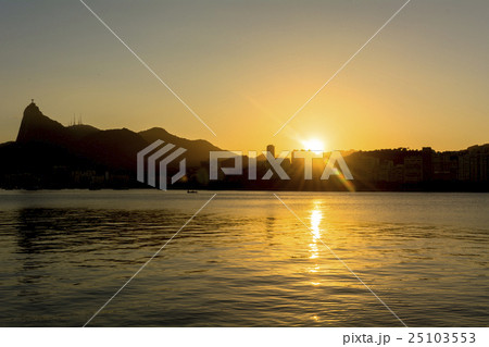 グアナバラ湾よりダウンタウン夕景 25103553