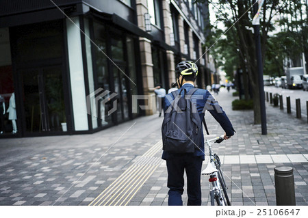 ビジネスマン　サイクリング 25106647
