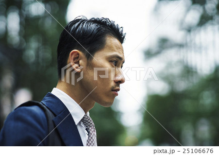 ビジネスマン　ポートレート 25106676