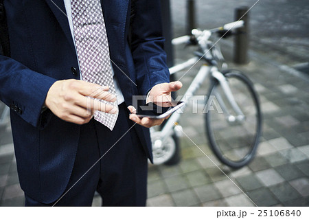ビジネスマン スマートフォン ビジネスマン スマートフォン 25106840
