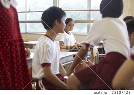 小学生 恋愛イメージの写真素材