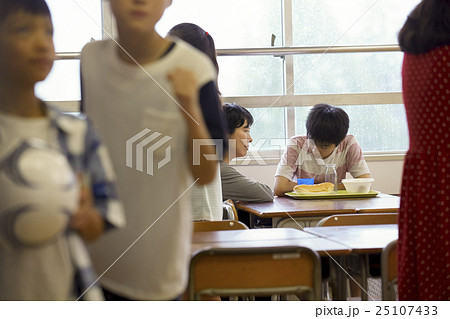 小学校　給食 25107433