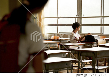 小学生 恋愛イメージ 小学生 恋愛イメージ 25107596