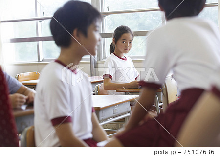 小学生 恋愛イメージの写真素材