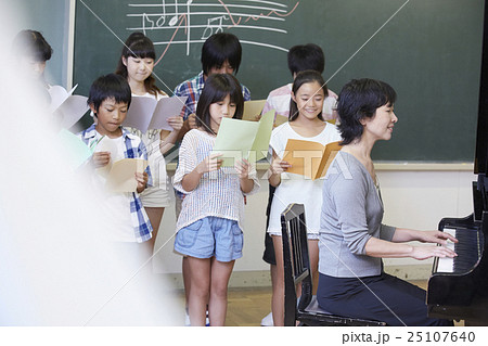 小学校　授業イメージ 25107640