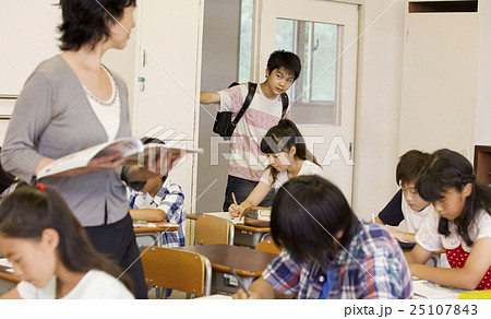 小学校　授業イメージ 25107843