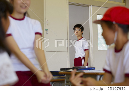 小学生 恋愛イメージの写真素材