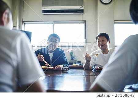 町工場の昼休み 25108045