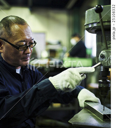 町工場の職人 25108332