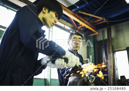 町工場の職人 25108480
