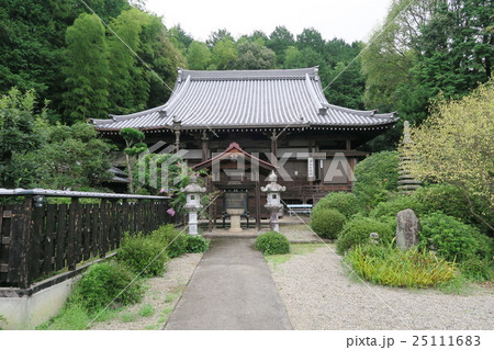子嶋寺の本堂と境内 奈良県高市郡高取町 子嶋寺の本堂と境内 奈良県高市郡高取町 25111683