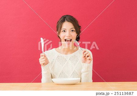 食事イメージ(女性) 食事イメージ(女性) 25113687