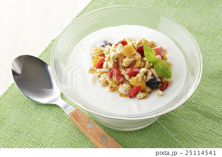 ヨーグルト グラノーラ 25114541